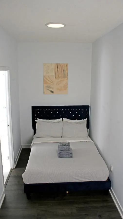 Stunning Luxurious Lakeview Condo By Cn Tower Toronto Apartmán
