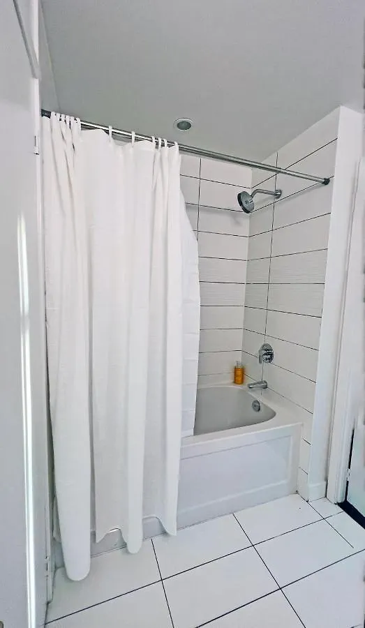 Stunning Luxurious Lakeview Condo By Cn Tower Toronto Apartmán