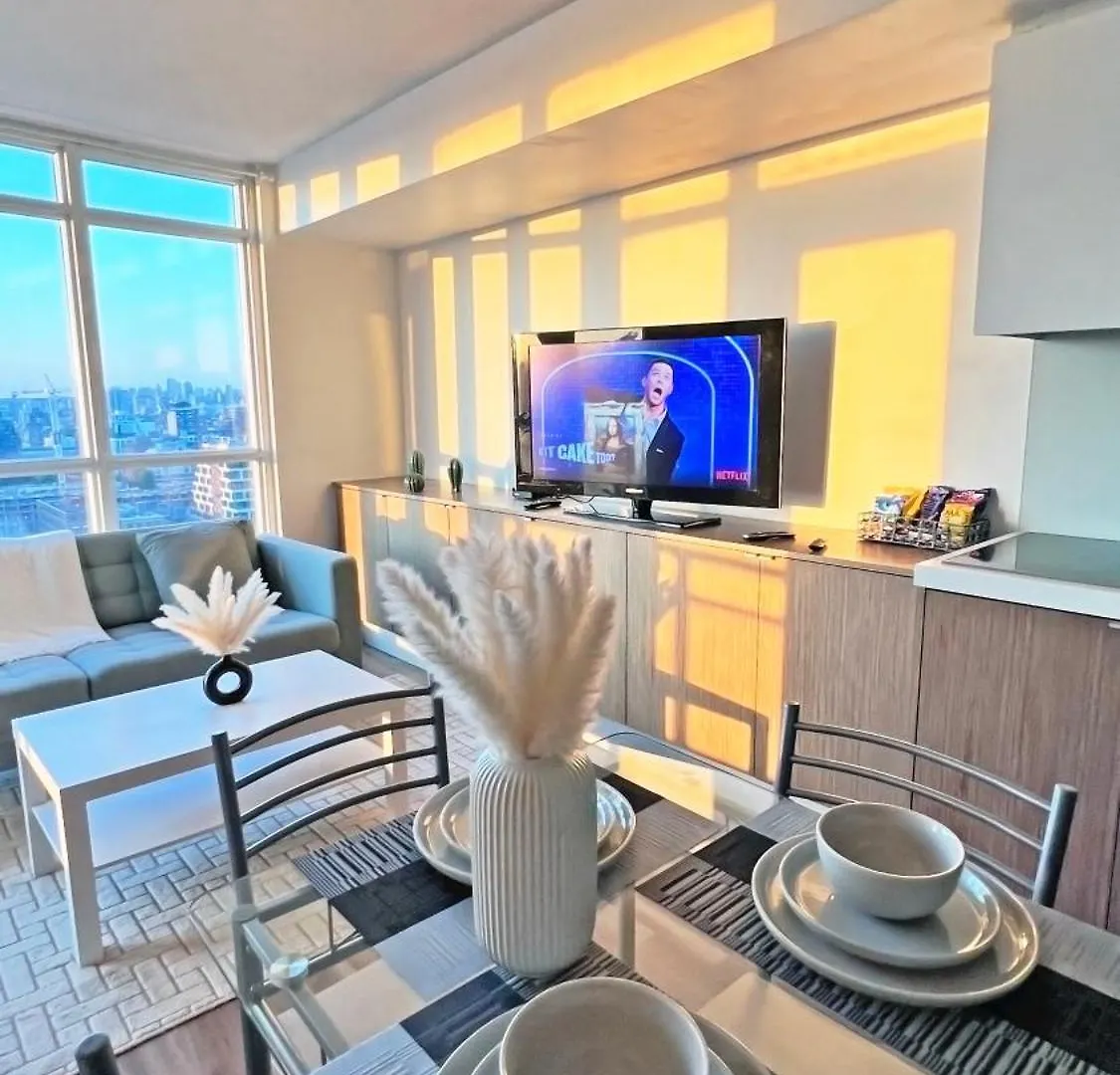 Stunning Luxurious Lakeview Condo By Cn Tower Toronto