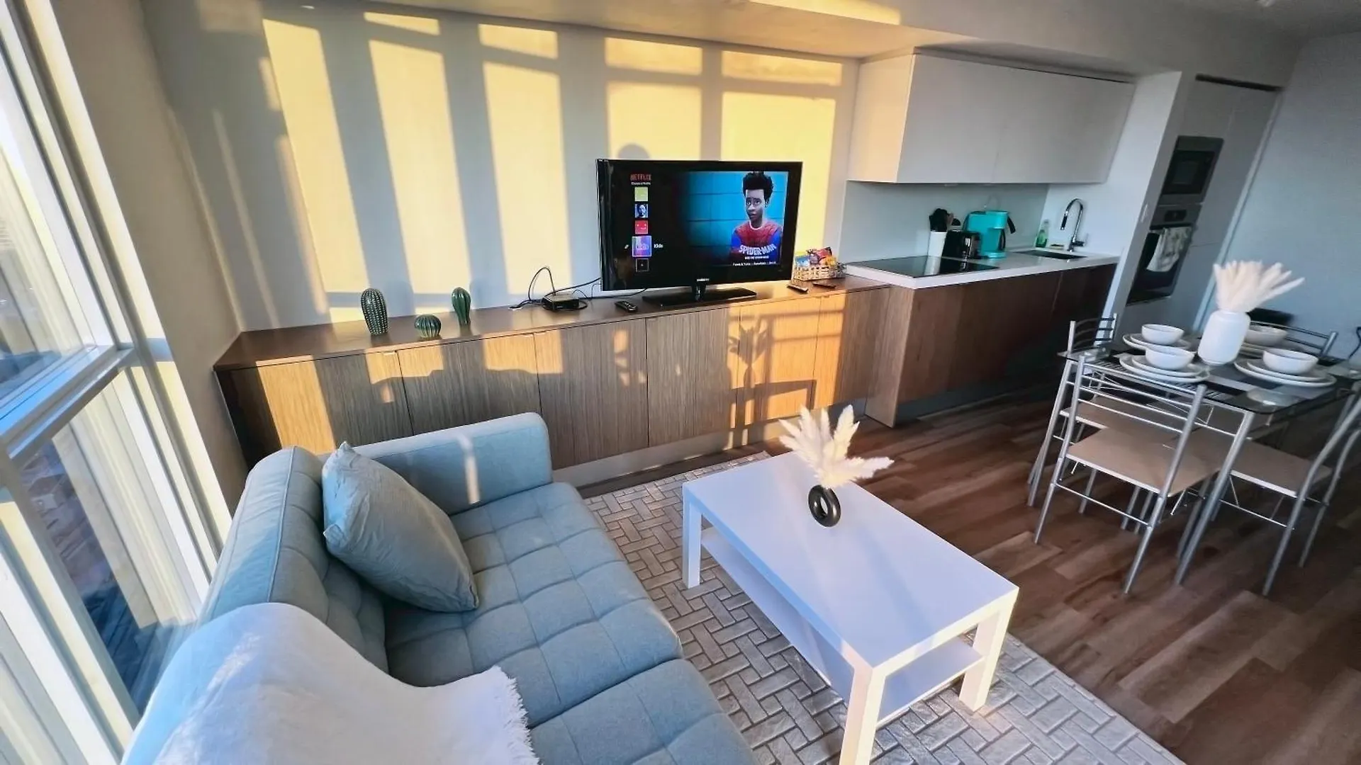 Stunning Luxurious Lakeview Condo By Cn Tower Toronto Appartement
